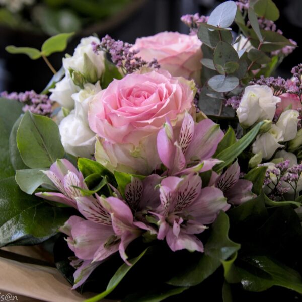 Bouquet de fleurs fraiches rose et blanc