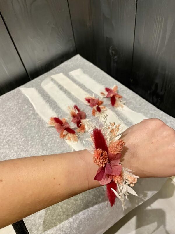 bracelet et boutonnières en fleurs séchées